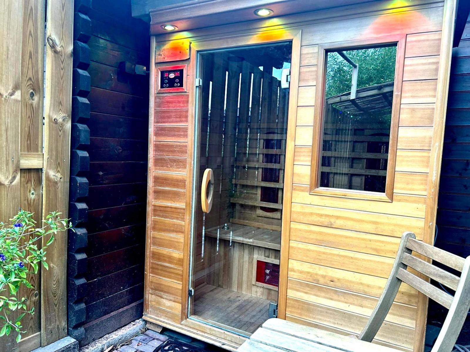 Jungle Style Lodge With Jacuzzi ,Sauna And Garden Near Amsterdam Vijfhuizen المظهر الخارجي الصورة